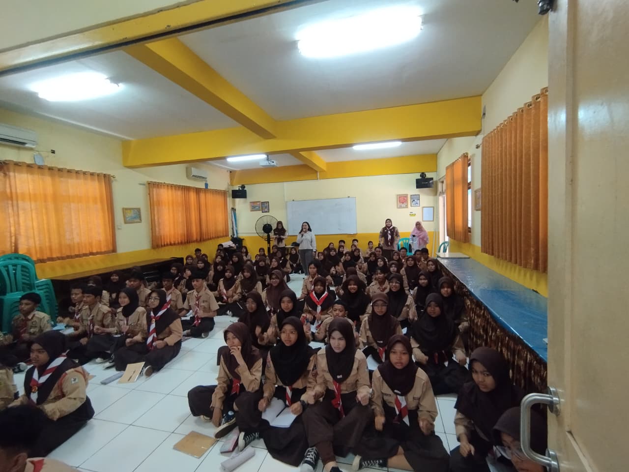 Roadshow Workshop Membaca Di SMP Negeri 172 Jakarta